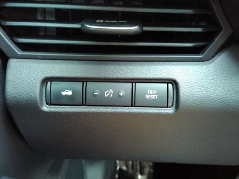 Used 2025 Nissan Altima 2.5 S FWD image 32