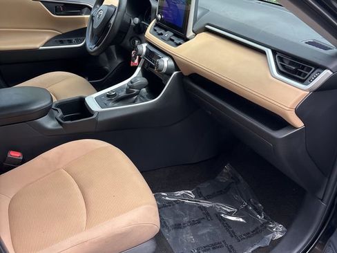 Used 2025 Toyota RAV4 LE AWD/4WD image 26
