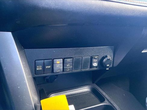 Used 2016 Toyota RAV4 SE image 13