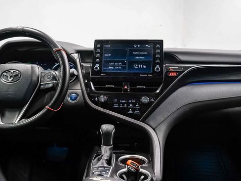Used 2022 Toyota Camry XLE FWD image 13