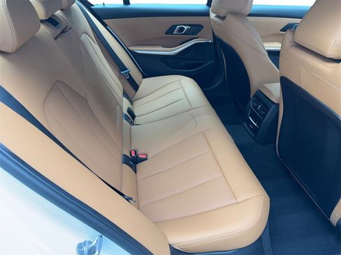 Used 2025 BMW 330i xDrive Sedan w/ Premium Package image 39