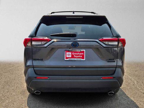 Used 2022 Toyota RAV4 XLE Premium AWD/4WD image 5