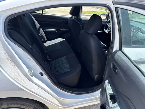 Used 2022 Nissan Versa S FWD image 12