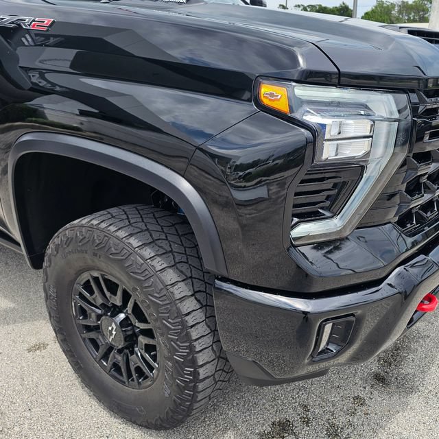 Used 2024 Chevrolet Silverado 2500 ZR2 w/ Technology Package AWD/4WD image 9