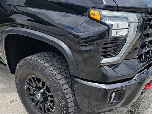 Used 2024 Chevrolet Silverado 2500 ZR2 w/ Technology Package AWD/4WD image 9