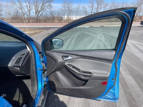 Used 2014 Ford Focus SE w/ SE Winter Package image 32