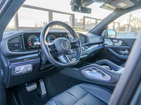 Used 2025 Mercedes-Benz GLS 450 4MATIC image 14