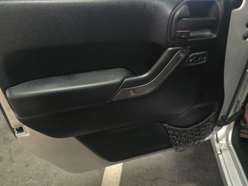 Used 2012 Jeep Wrangler Unlimited Sport image 9