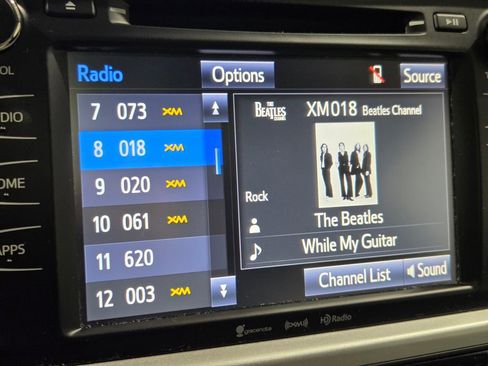 Used 2018 Toyota Highlander XLE image 3