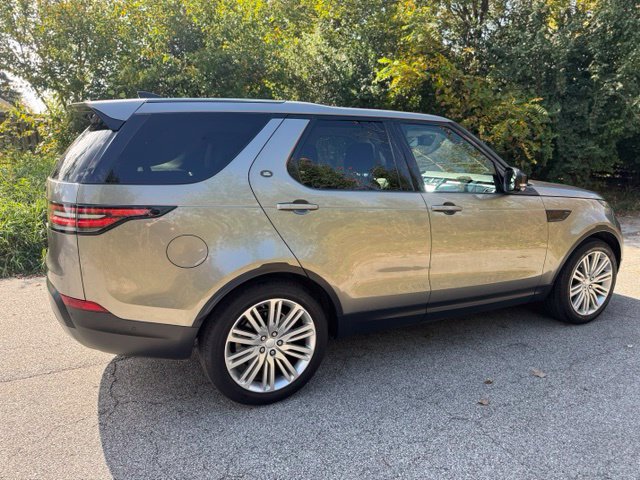 Used 2017 Land Rover Discovery First Edition AWD/4WD image 5