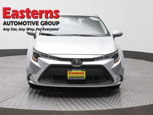 Used 2022 Toyota Corolla LE FWD image 2