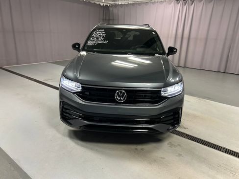 Used 2022 Volkswagen Tiguan SE R-Line image 2