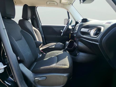 Used 2015 Jeep Renegade Latitude FWD image 12