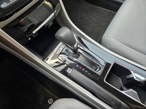 Certified 2017 Honda Accord LX image 22