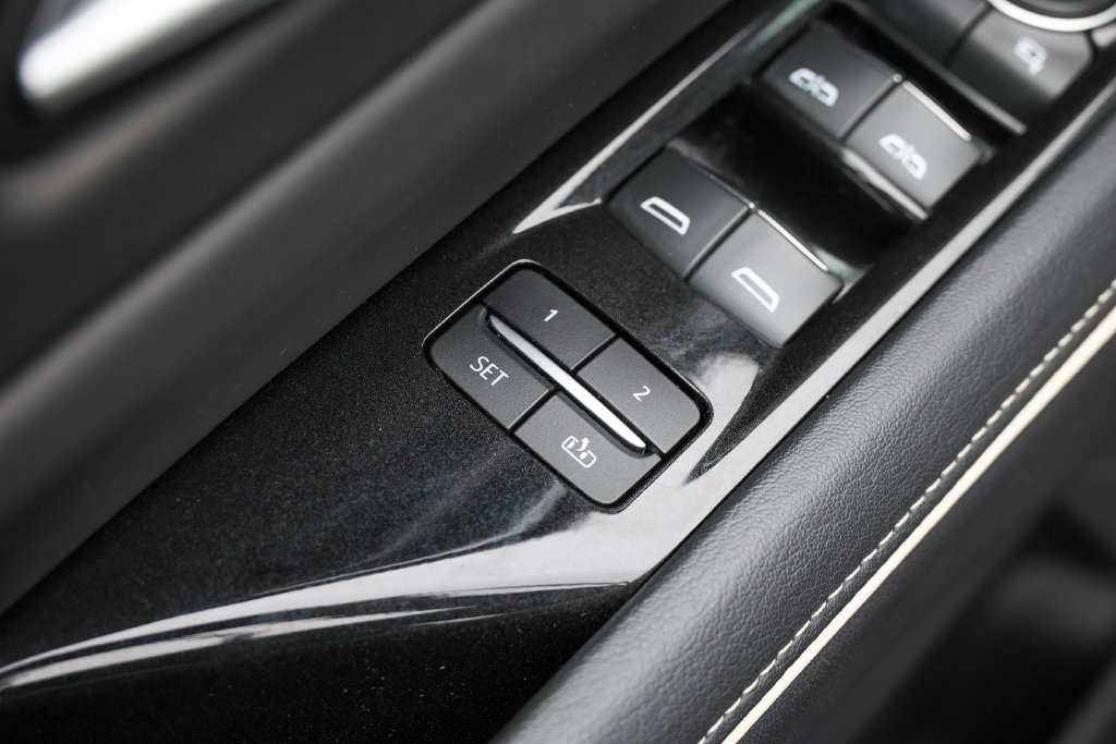 Used 2023 Cadillac Escalade Sport w/ LPO, ONYX Package AWD/4WD image 7