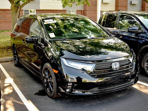 Used 2023 Honda Odyssey Sport image 4