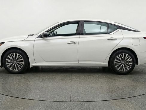 Used 2025 Nissan Altima 2.5 SV FWD image 5