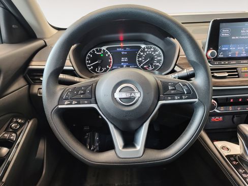 Used 2023 Nissan Altima 2.5 SV FWD image 15