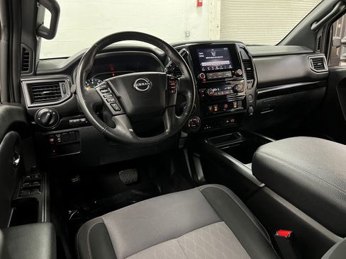 Used 2024 Nissan Titan SV image 9