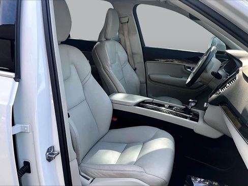 Used 2019 Volvo XC90 T5 Momentum w/ Protection Package FWD image 8