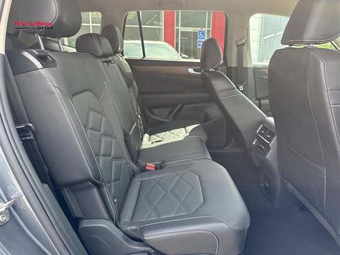 Used 2025 Volkswagen Atlas SE FWD image 9