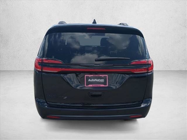 New 2026 Chrysler Pacifica Select w/ S Appearance Package FWD image 8