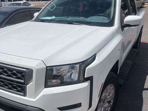 Used 2022 Nissan Frontier SV RWD image 1