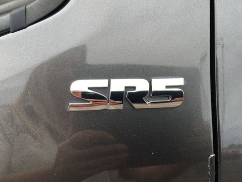 Used 2019 Toyota Tacoma SR5 AWD/4WD image 4