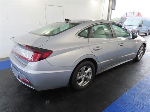 Used 2023 Hyundai Sonata SE w/ Preferred Accessory Package FWD image 13