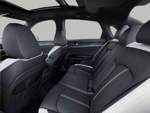 Used 2025 Kia K5 GT-Line w/ GT-Line Premium Package FWD image 18