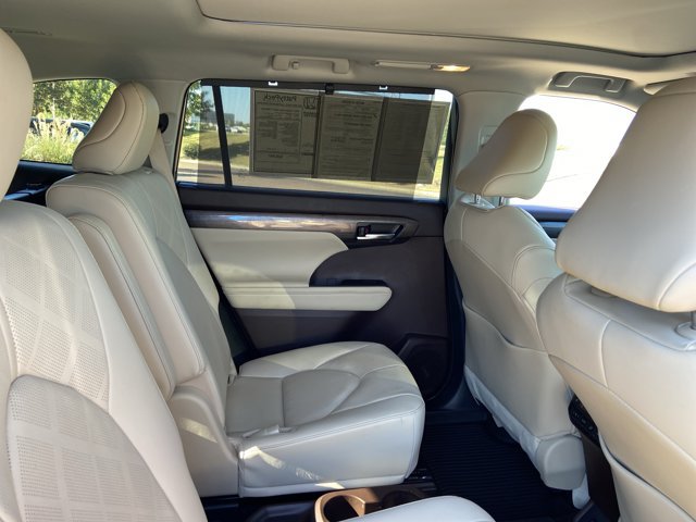 Used 2021 Toyota Highlander Platinum AWD/4WD image 21