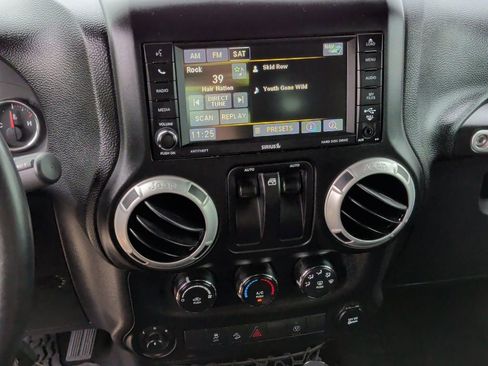Used 2014 Jeep Wrangler Rubicon w/ Power Convenience Group AWD/4WD image 21