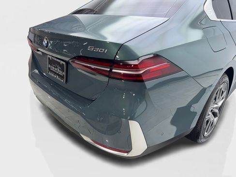 Used 2026 BMW 530i xDrive w/ Premium Package image 18