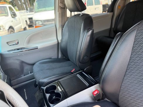 Used 2013 Toyota Sienna SE FWD image 20