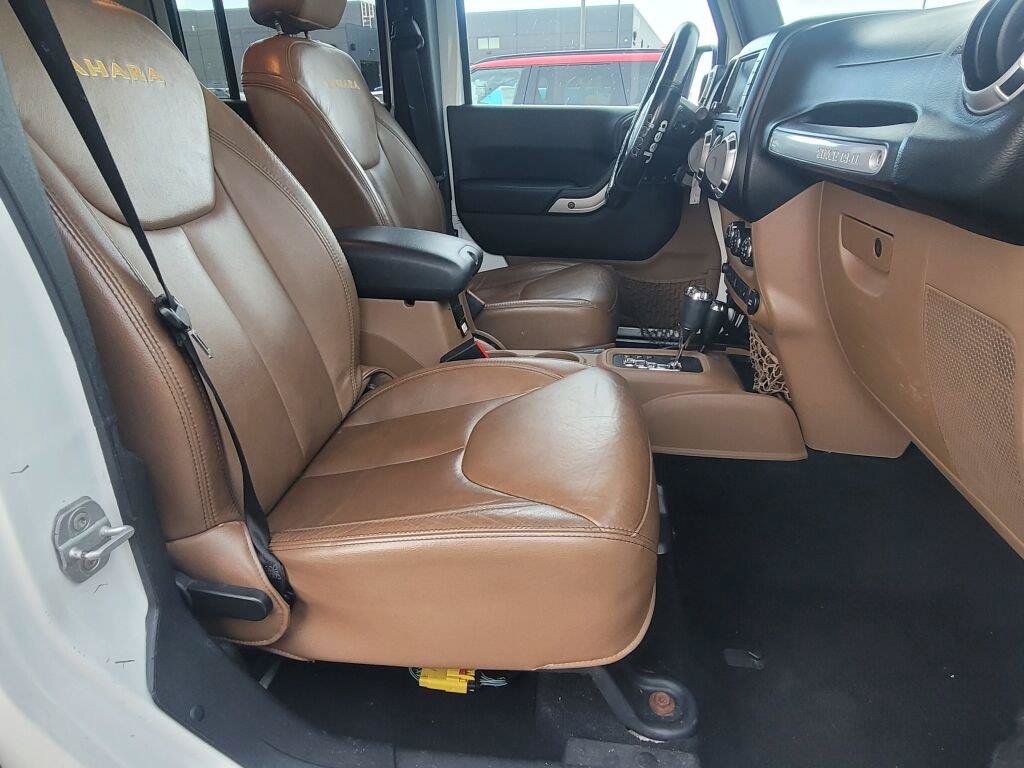 Used 2013 Jeep Wrangler Unlimited Sahara AWD/4WD image 5