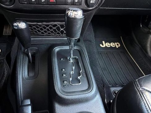 Used 2017 Jeep Wrangler Unlimited Sahara AWD/4WD image 20