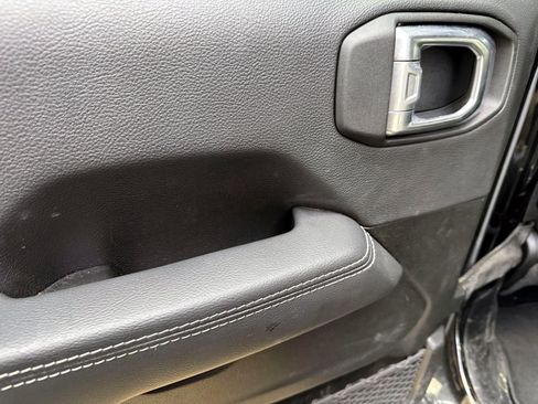 Used 2023 Jeep Wrangler Unlimited Sahara w/ Cold Weather Group image 9