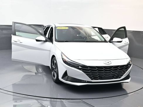 Certified 2022 Hyundai Elantra Limited w/ Cargo Package FWD image 30