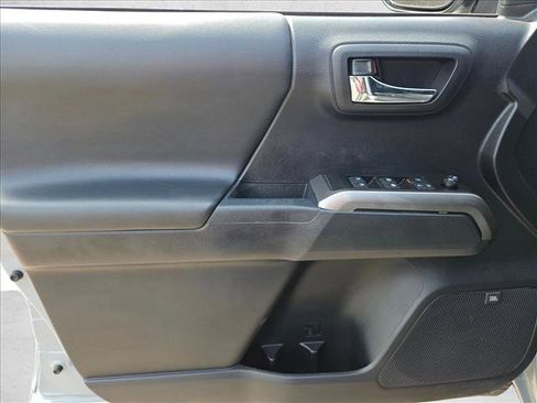 Used 2019 Toyota Tacoma Limited AWD/4WD image 9