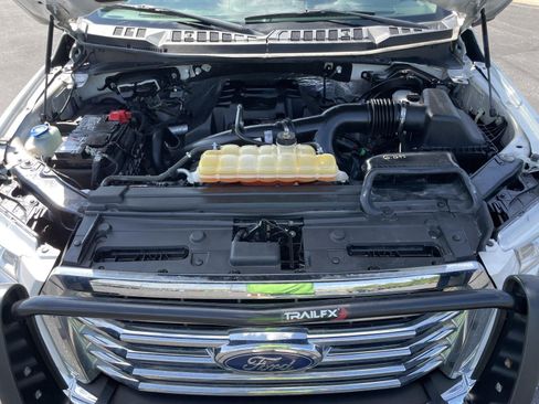 Used 2016 Ford F150 XLT w/ Equipment Group 302A Luxury AWD/4WD image 12