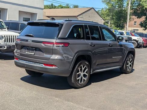 New 2023 Jeep Grand Cherokee Limited w/ Luxury Tech Group II AWD/4WD image 3