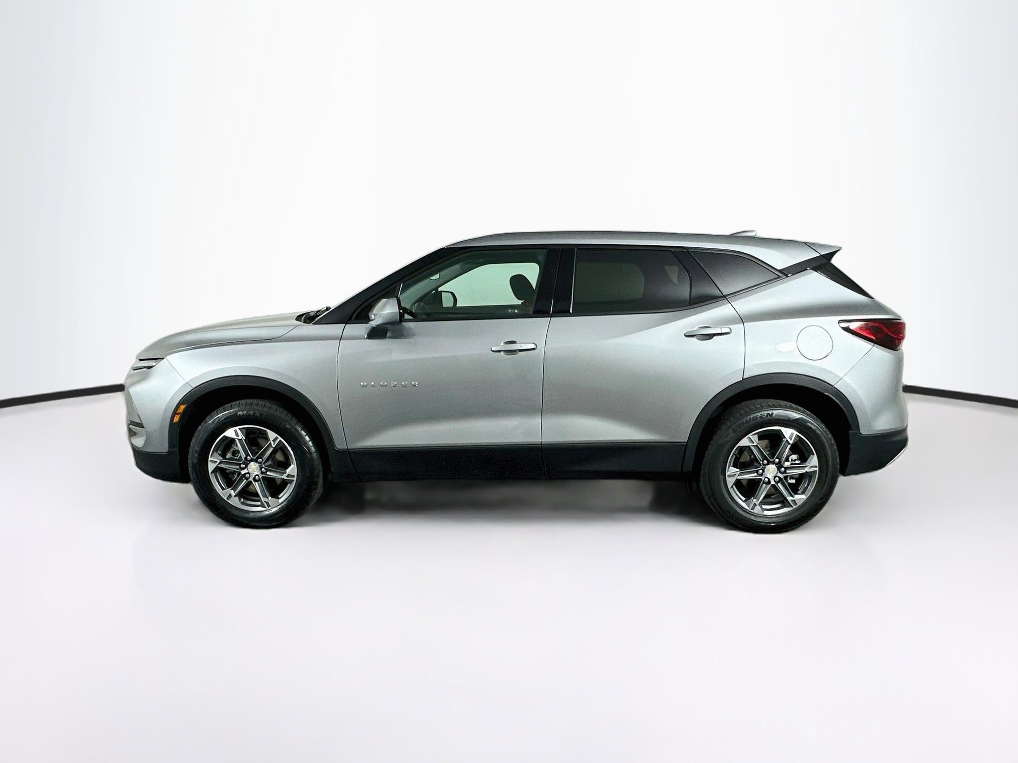 Used 2025 Chevrolet Blazer LT FWD image 4