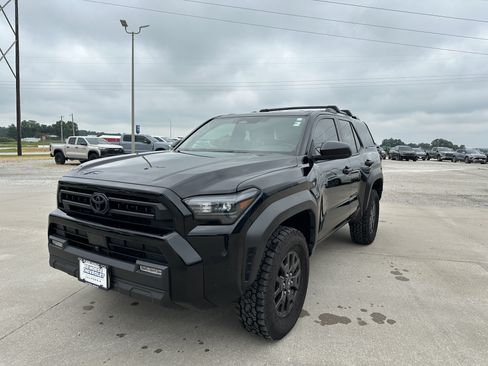 Used 2025 Toyota 4Runner SR5 AWD/4WD image 9
