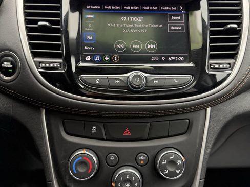 Used 2022 Chevrolet Trax LT w/ Driver Confidence Package image 13