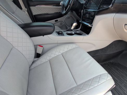 Used 2019 Jeep Grand Cherokee Summit AWD/4WD image 31