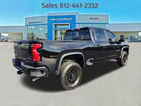 Used 2024 Chevrolet Silverado 2500 ZR2 w/ Technology Package AWD/4WD image 7
