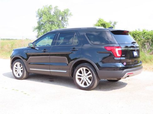 Used 2016 Ford Explorer XLT w/ Equipment Group 202A AWD/4WD image 24