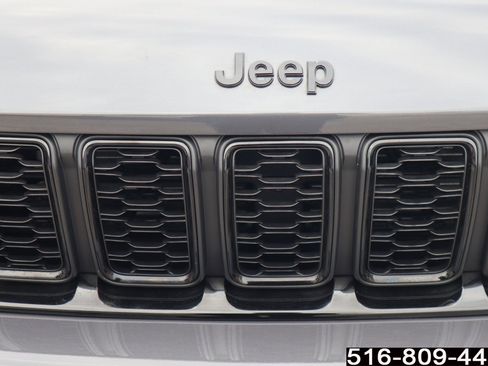 Used 2024 Jeep Grand Cherokee Limited w/ Black Appearance Package image 43