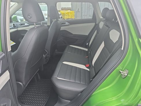 New 2025 Volkswagen Taos SEL image 29