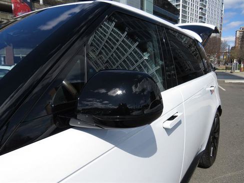 Used 2023 Land Rover Range Rover Long Wheelbase SE image 28